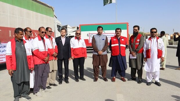 سیلاب متاثرین کے لئے ایرانی امداد کی پہلی کھیپ پاکستان پہنچ گئی