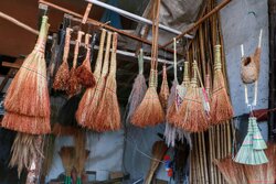 «امیرکلا»؛ شهر جاروبافی