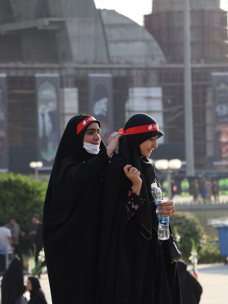 مسافران بهشت در مصلای تهران