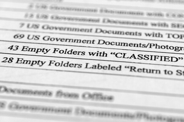 اسناد توقیفی از خانه ترامپ؛ «پوشه اطلاعات طبقهبندیشده خالی است»