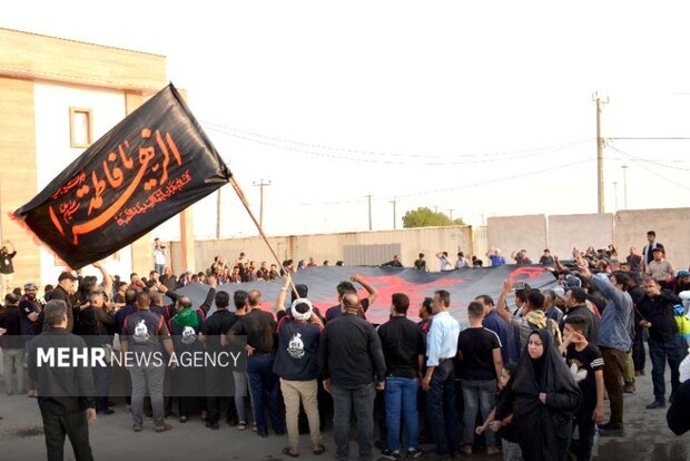 تردد زائران از خسروی تا مهران/ موکبهای اربعین برپا شد