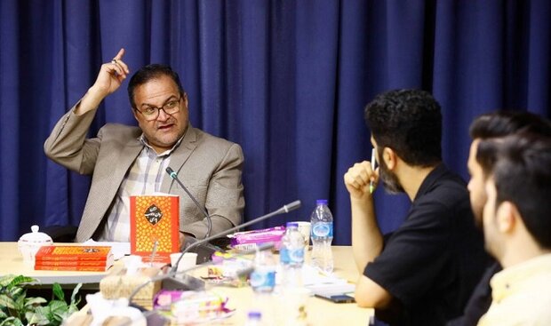 تهدید زبان فارسی فقط حذف کرسیمان در کشورهای دیگر نیست