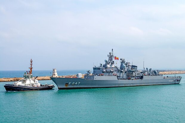  پهلو گرفتن کشتی جنگی ترکیه در بندر حیفا+ تصاویر