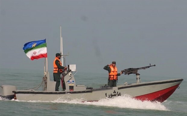 برنامههای روز مبارزه با استعمار در آبهای استان بوشهر برگزار شد