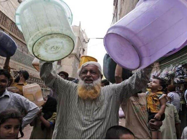 کراچی میں 5 روز سے پانی کی فراہمی بند، بحران بدترین ہو گیا