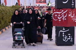 İranlı Ehl-i Beyt aşıkları Şalamçe sınır kapısından Kerbela'ya akın ediyor