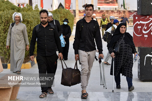 افزایش تردد زوار/ پارکینگ مهران مملو از خودرو/ تمرچین بازگشایی شد