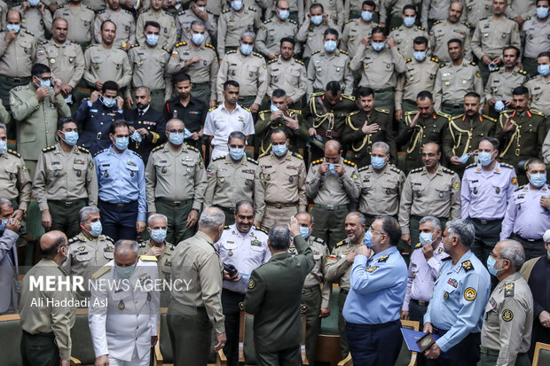 مراسم افتتاحیه آغاز سال تحصیلی دانشجویان دوره ۳۳ مدیریت دفاعی دانشگاه فرماندهی و ستاد ارتش(دافوس) صبح روز یکشنبه ۱۳ شهریور ماه ۱۴۰۱ با حضور امیر سرلشکر سید عبدالرحیم موسوی فرمانده کل ارتش جمهوری اسلامی ایران در سالن اجتماعات این دانشگاه برگزار شد