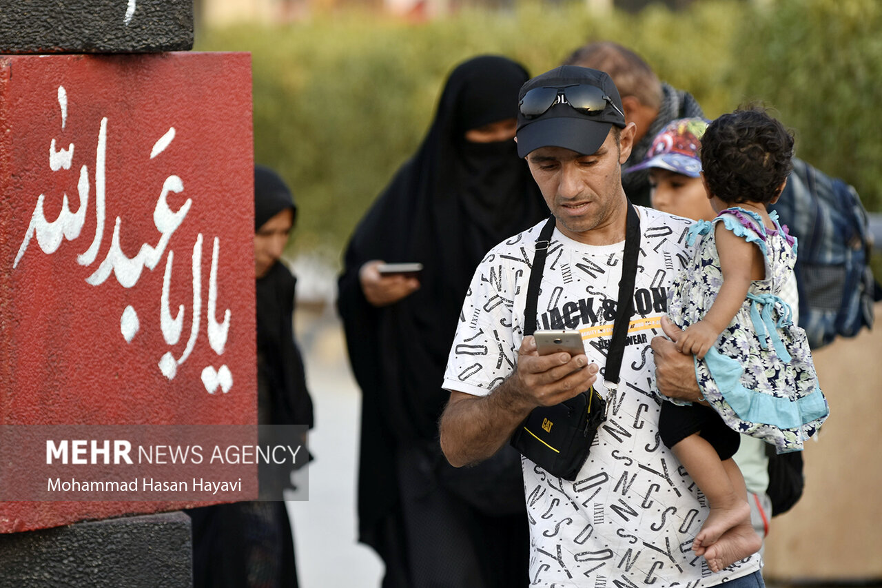 تردد زائران از خسروی تا مهران/ موکبهای اربعین برپا شد