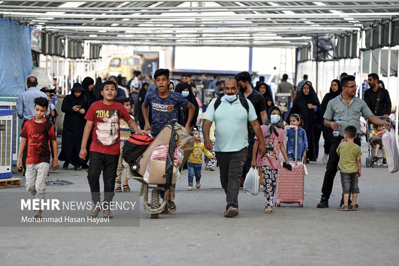 تردد زائران از خسروی تا مهران/ موکبهای اربعین برپا شد