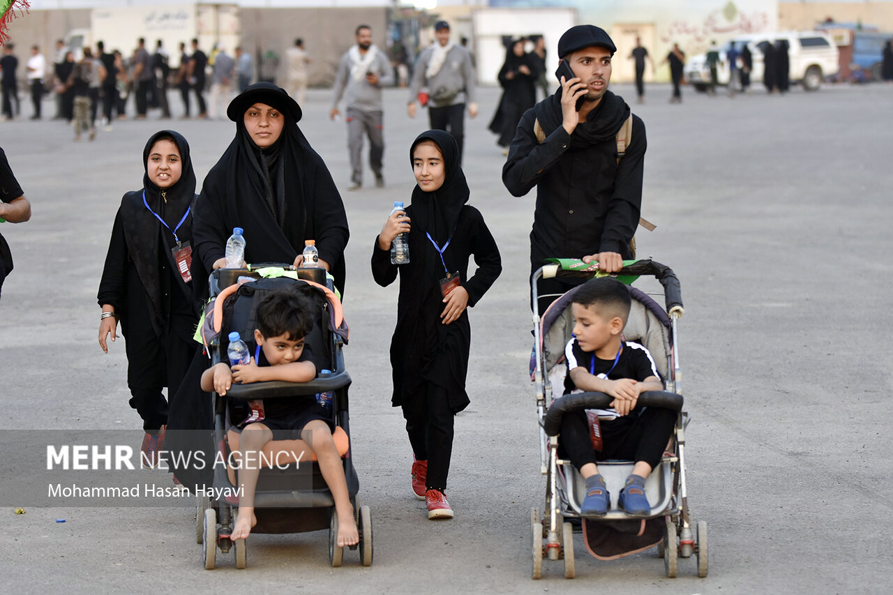 تردد زائران از خسروی تا مهران/ موکبهای اربعین برپا شد
