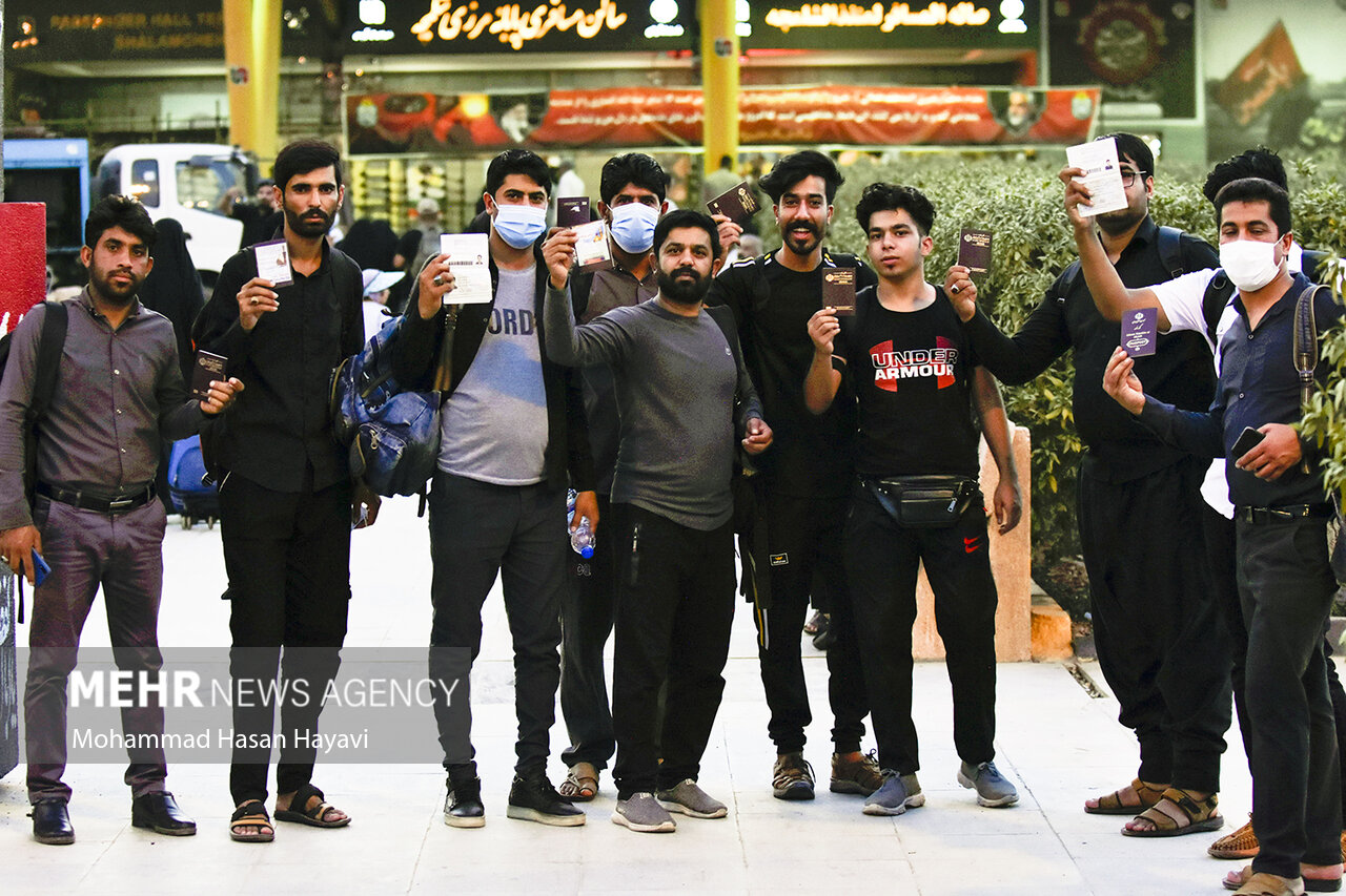 تردد زائران از خسروی تا مهران/ موکبهای اربعین برپا شد