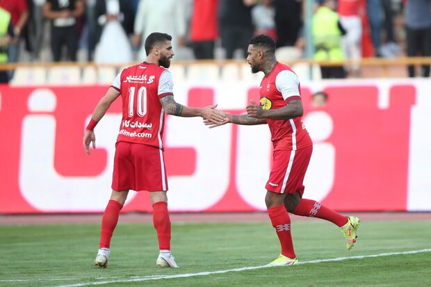 برد قاطع پرسپولیس مقابل هوادار در نیمه اول / لوکادیا بازهم گل زد