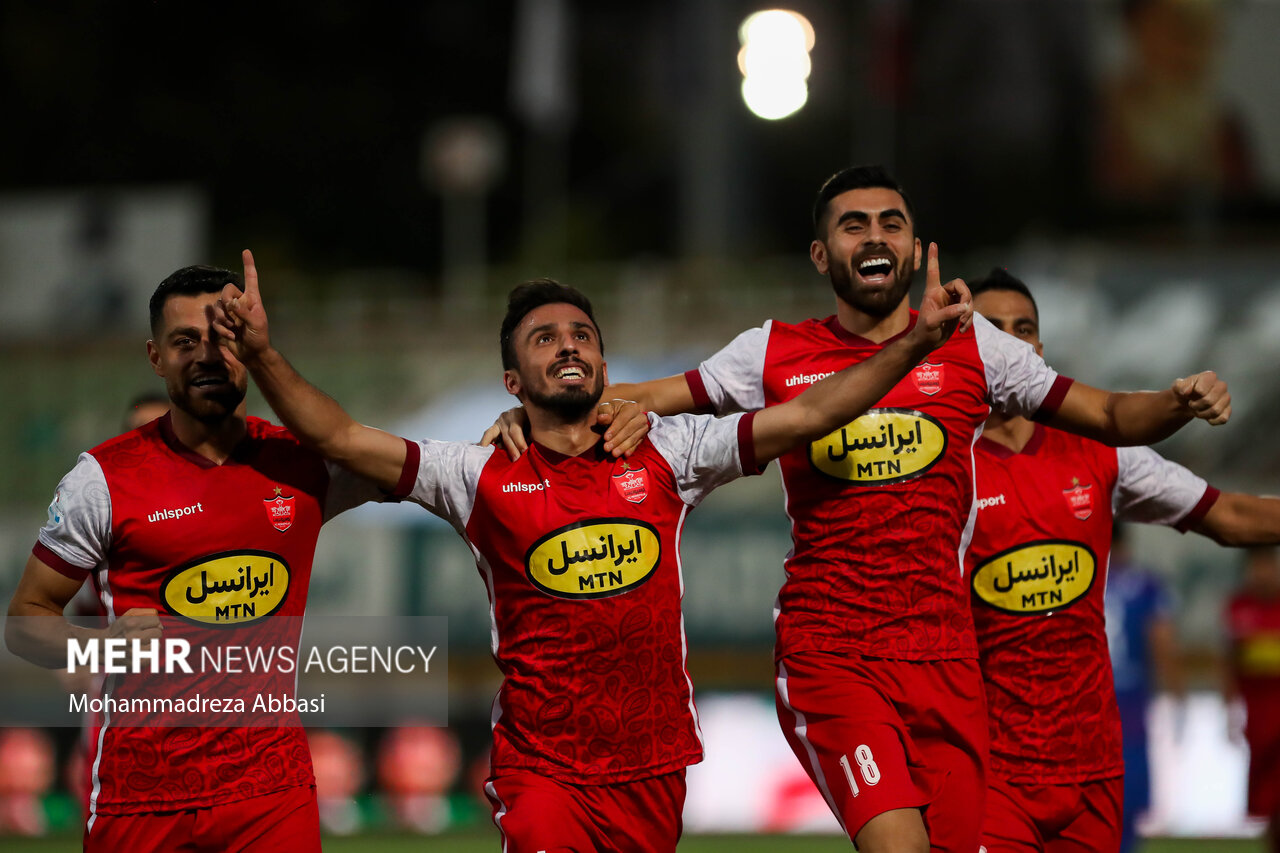 دیدار تیم های فوتبال پرسپولیس تهران و هوادار