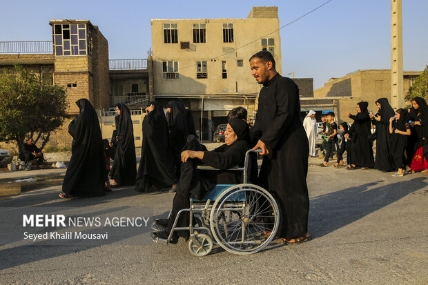 Arbaeen pilgrimage trekking