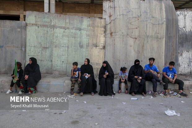 Arbaeen pilgrimage trekking