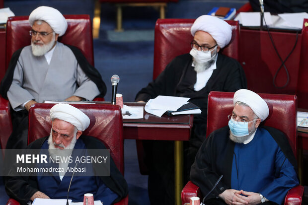 حجت الاسلام حسن روحانی عضو مجلس خبرگان رهبری در دهمین اجلاسیه مجلس خبرگان رهبری حضور دارد