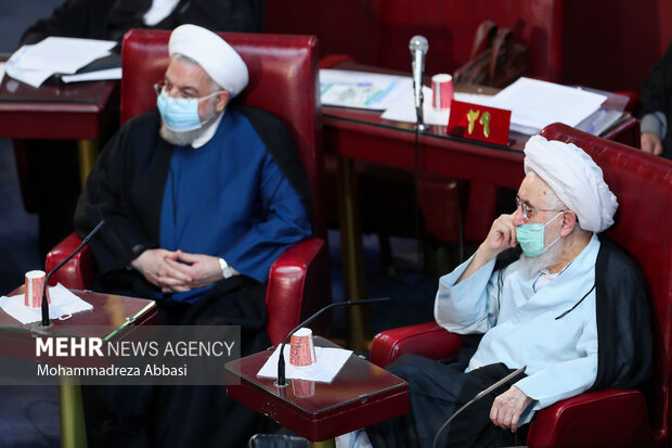 حجت الاسلام حسن روحانی عضو مجلس خبرگان رهبری در دهمین اجلاسیه مجلس خبرگان رهبری حضور دارد