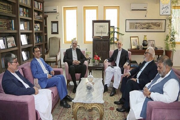 Karzai stresses expanding Iran, Afghanistan relations  