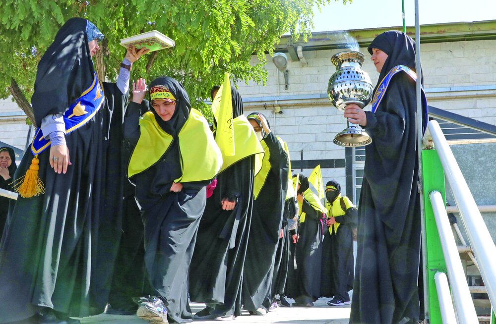 Students heading to Arbaeen pilgrimage