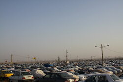مہران باڈر پر اربعین کے لئے مخصوص وسیع پارکنگ گاڑیوں سے کھچا کھچ بھر گئی