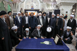 Assembly experts renew covenant to Imam Khomeini