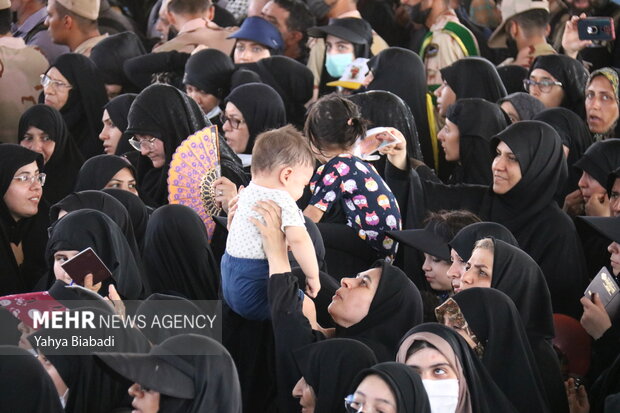 Multitude of Arbaeen pilgrims at Khosrawi border crossing
