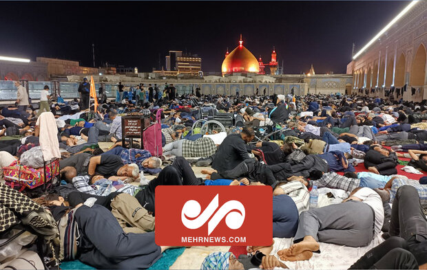 استراحت زائران اربعین در صحن حضرت زهرا سلام‌ الله علیها در نجف