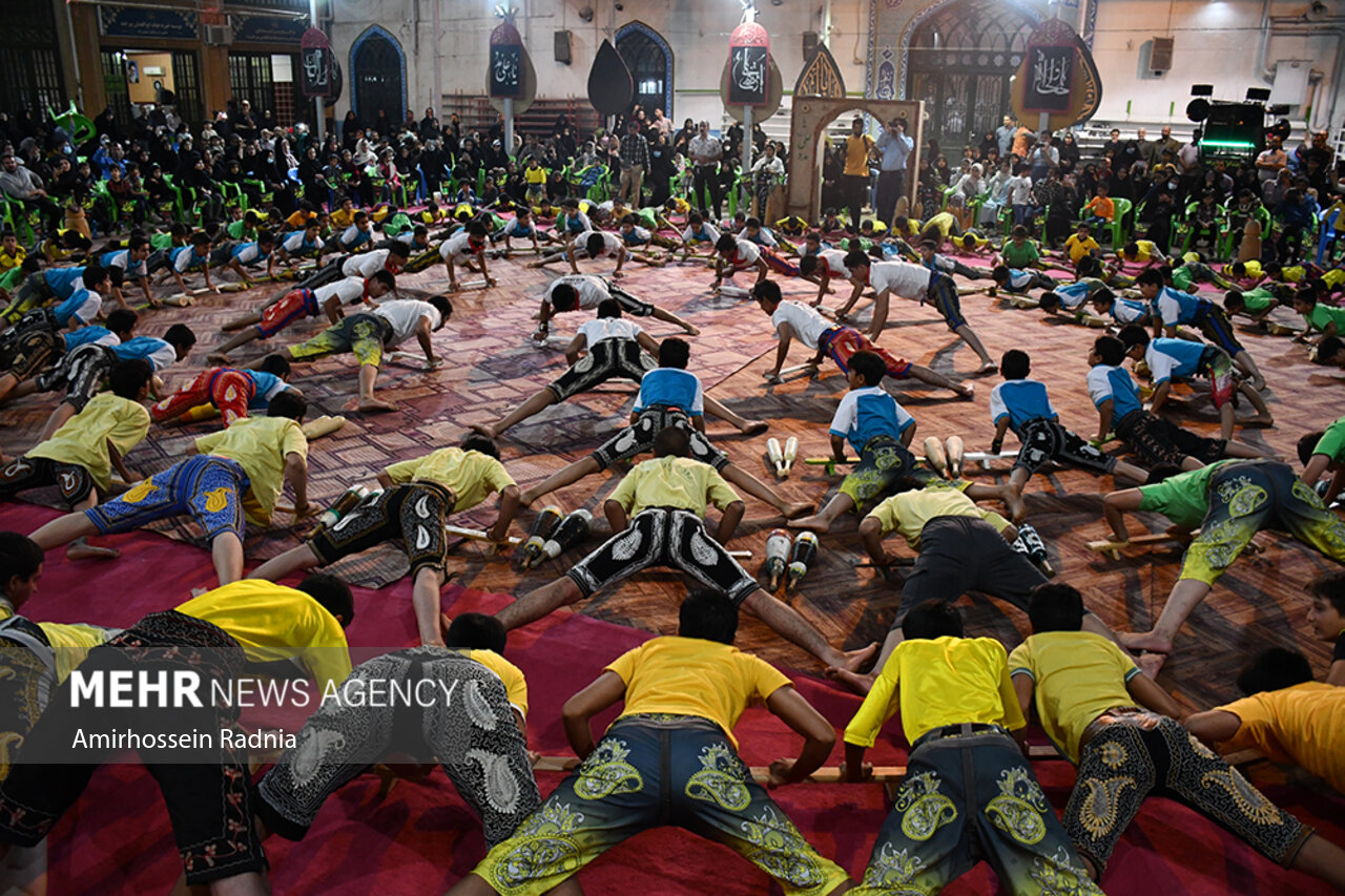 مشق پهلوانی در گود زورخانه / اعتبارات به ورزش زورخانهای نرسید