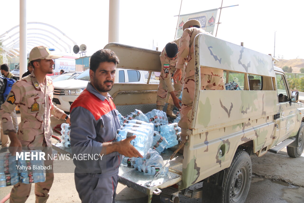 Mehr News Agency - Multitude of Arbaeen pilgrims at Khosrawi border ...