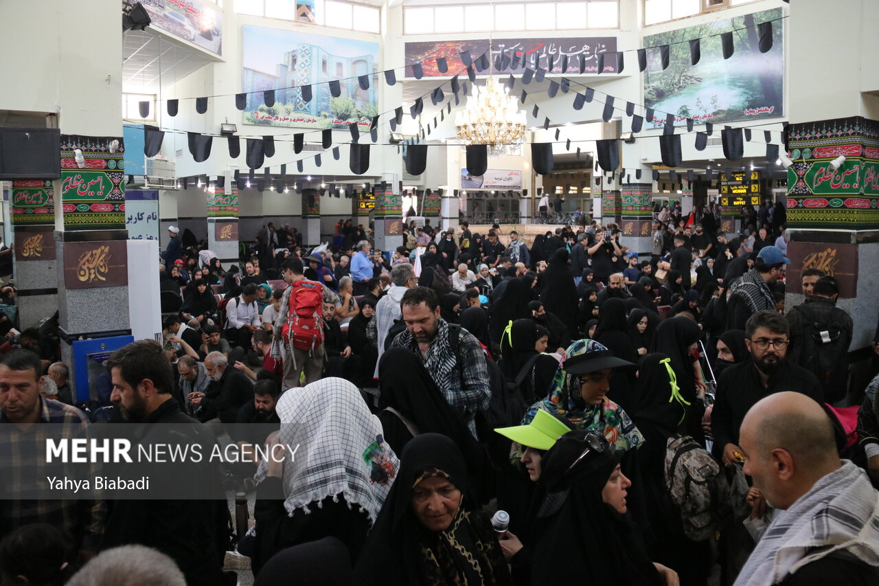 Mehr News Agency - Multitude of Arbaeen pilgrims at Khosrawi border ...