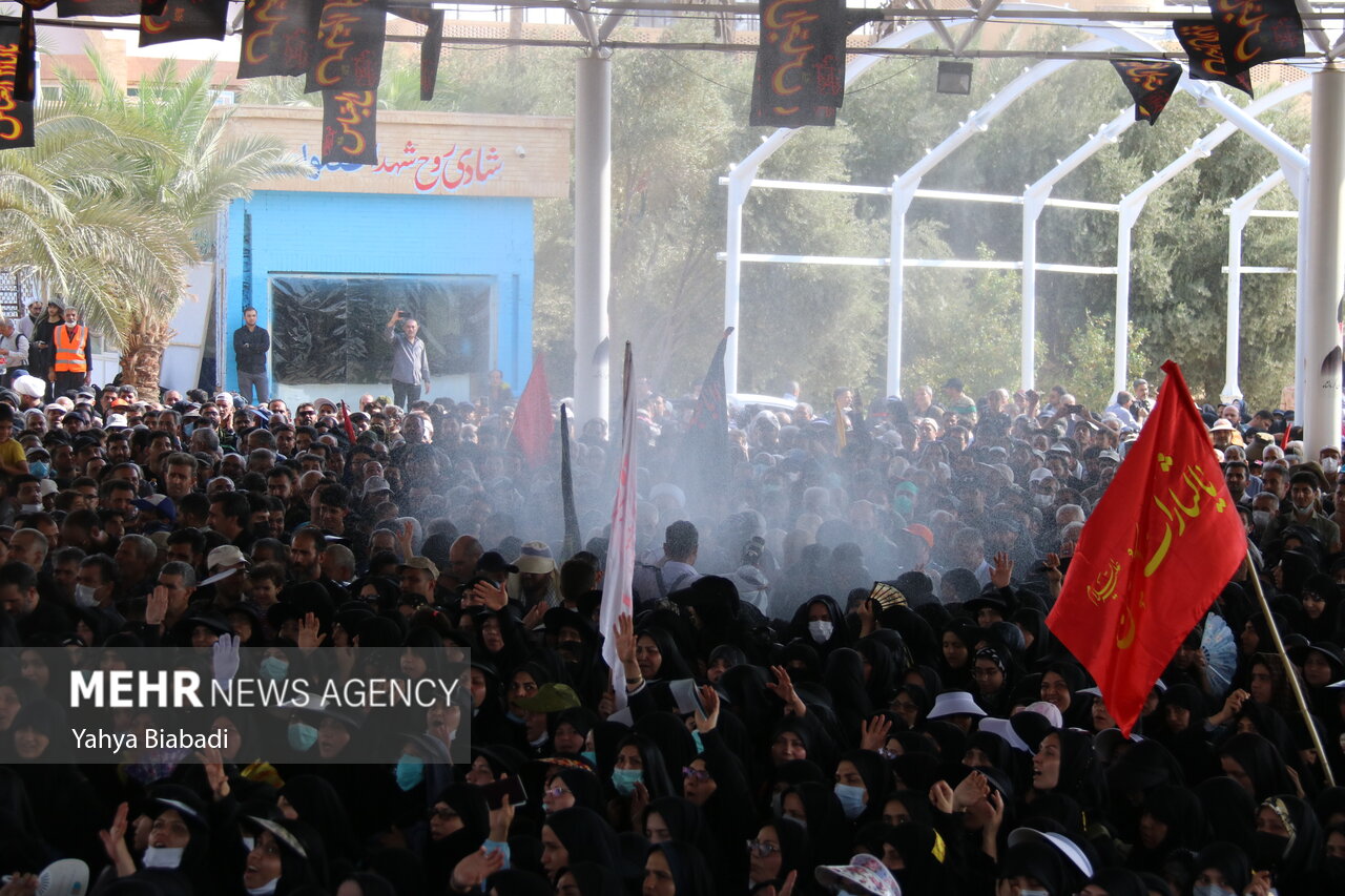 Mehr News Agency - Multitude of Arbaeen pilgrims at Khosrawi border ...