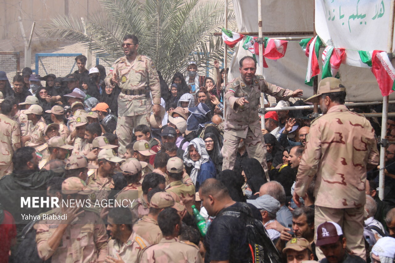 Mehr News Agency - Multitude of Arbaeen pilgrims at Khosrawi border ...