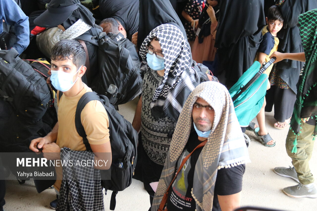 Mehr News Agency - Multitude of Arbaeen pilgrims at Khosrawi border ...