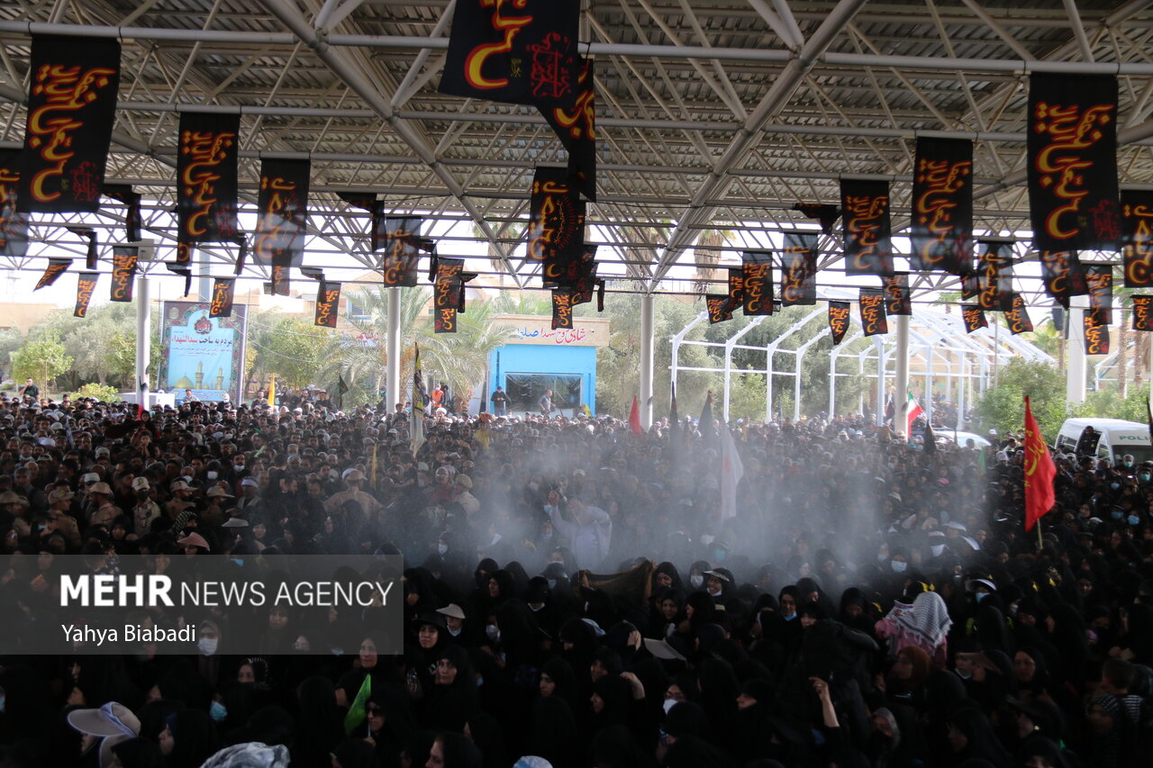 Mehr News Agency - Multitude of Arbaeen pilgrims at Khosrawi border ...