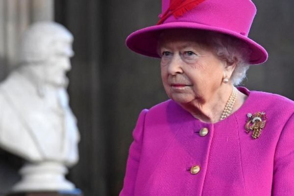 Doctors concerned about health of Queen Elizabeth: report 