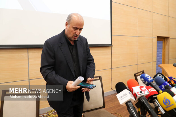 مقصر کسی است که پول فوتبال را نمیدهد/ سود ۱۲۷ میلیاردی یک دلال!