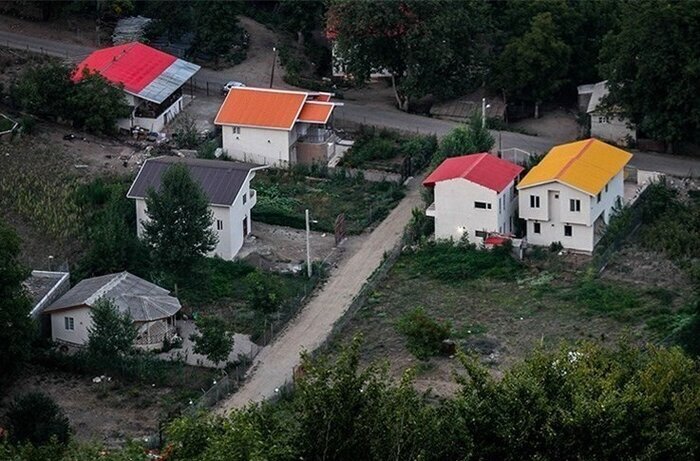 تاراج اصالت و تخریب فرهنگ/هویت روستا با سقف‌های رنگی رنگ می بازد