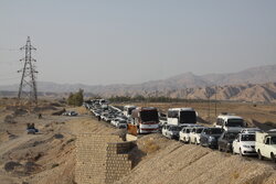 ترافیک سنگین و پرحجم جاده ایلام-مهران