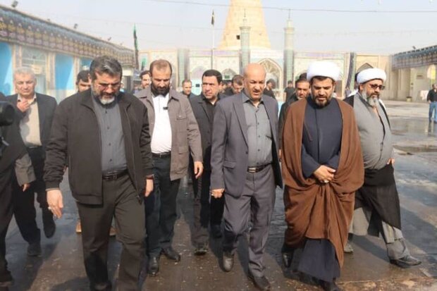 وزیر فرهنگ و ارشاد حرم دانیال نبی شوش را زیارت کرد