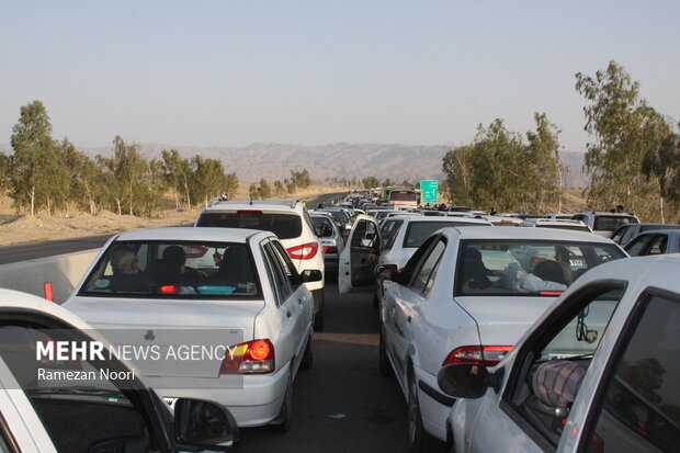 ترافیک در محورهای اصلی خوزستان سنگین است