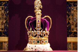 ملکه کودتا؛ روایتی از ۷۰ سال سلطنت الیزابت دوم