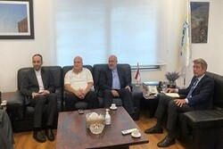 وزير الطاقة اللبناني يبحث مع السفير الإيراني تزويد لبنان بالمشتقات النفطية