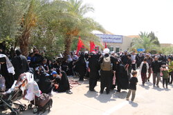 جابه‌جایی رایگان زوار اربعین در مرز خسروی توسط نیروهای حشدالشعبی