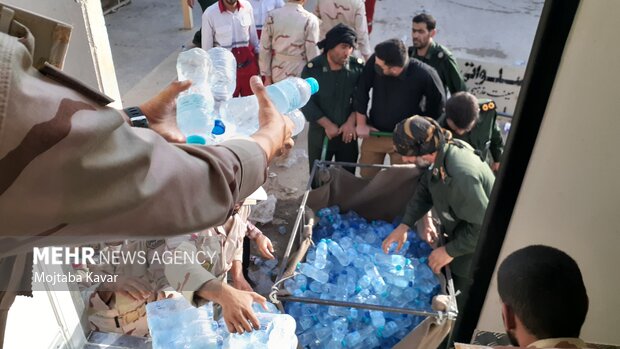 خدمات‌رسانی موکب‌داران به زوار اربعین در مرز مهران 