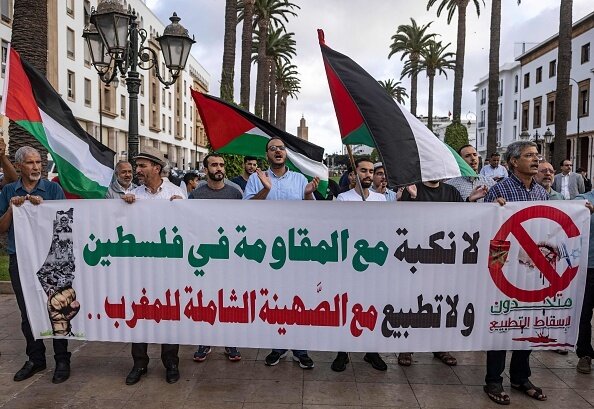 تظاهرات در مغرب علیه عادی سازی روابط/پرچم اسرائیل به آتش کشیده شد