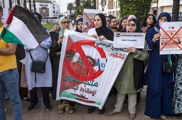 تظاهرات در مغرب علیه عادی سازی روابط/پرچم اسرائیل به آتش کشیده شد
