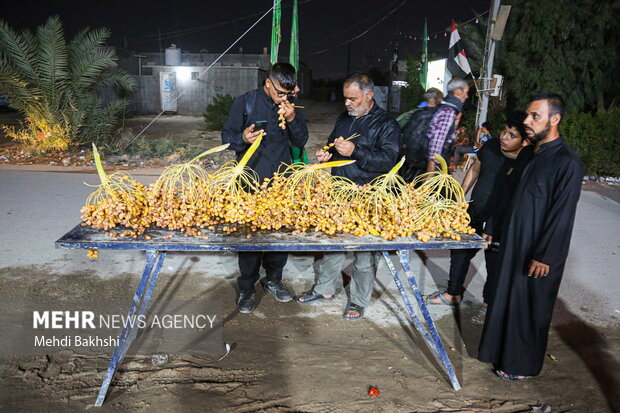 Arbaeen marchers cross through Zarga village in Qom
