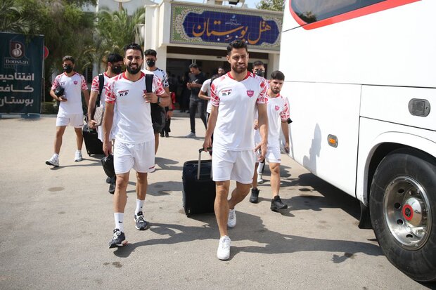 تاخیر عجیب در شروع بازی پرسپولیس و تراکتور