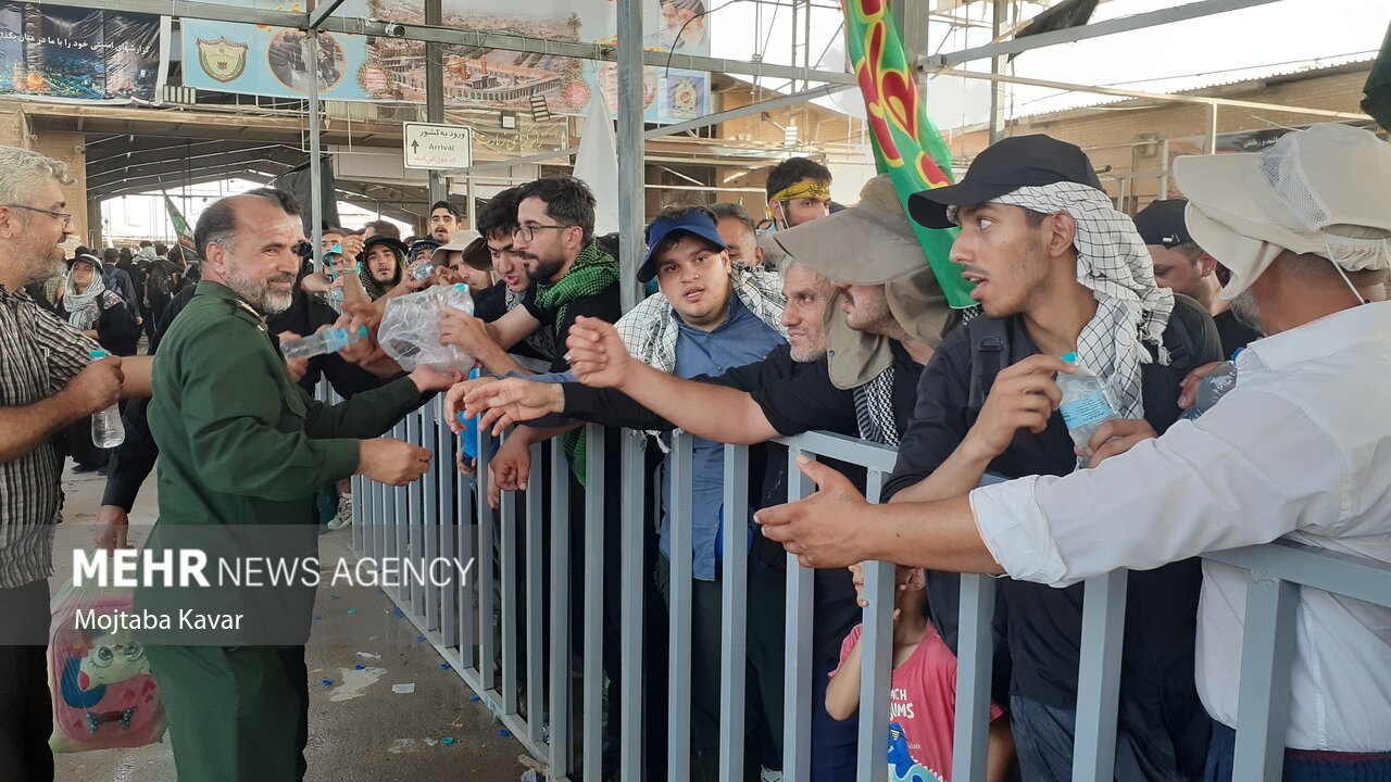 تردد در مرزها عادی شد/ آمار زائران ۲.۶میلیون نفر/آغاز موج بازگشت